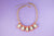 Collar corto eslabones dorados con 5 rectangulos melon y lila