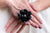 Anillo ajustable maxi Flor negra con perla al centro