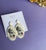 Aretes Cara femenina contorno negro en OVALO BLANCO-beige, boca roja