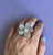 Anillo ajustable Flor piedras blancas